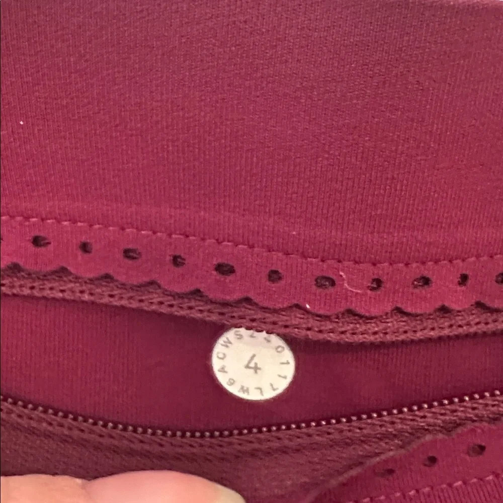 Lululemon Eggplant High-Waisted Cropped Leggings size 4‎ EUC